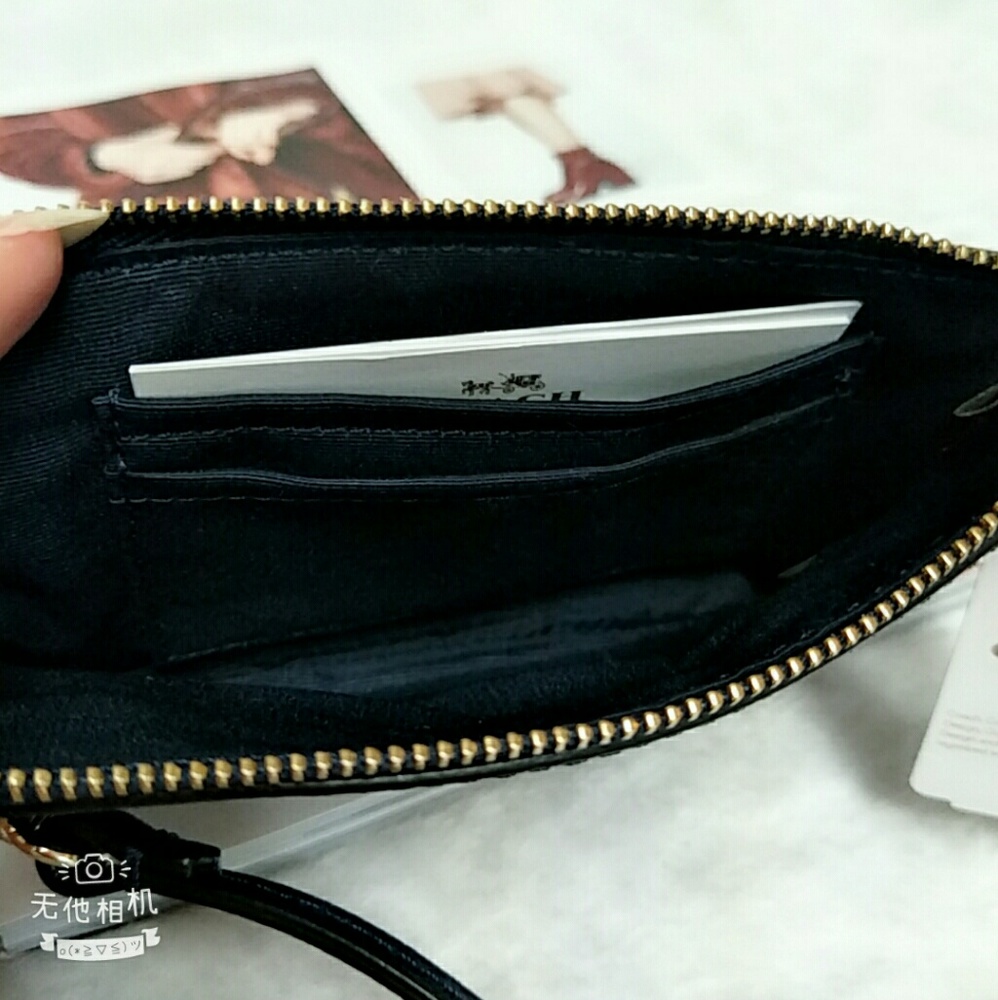 Coach Corner Zip PVC Leather Wristlet in Navy NWT - Picture 6 of 6